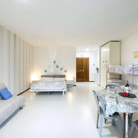 Charming With Ocean View In Riccione